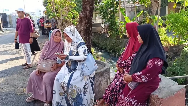 Teror Bom Meresahkan Keluarga Jemaah Haji Debarkasi Surabaya Kloter 33 