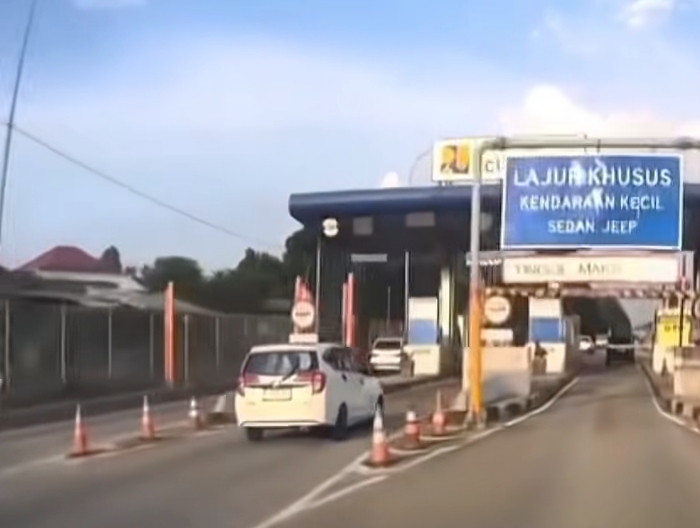 Viral Mobil 2 Kali Terobos Gerbang Tol di Depok agar Tak Bayar, Pengemudi Diburu Polisi