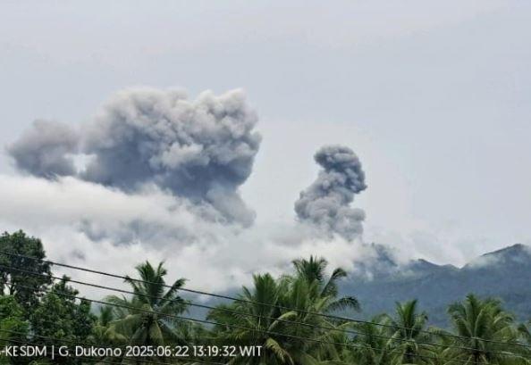 Gunung Dukono Meletus Hari Ini, Muntahkan Abu Vulkanis 1.100 Meter