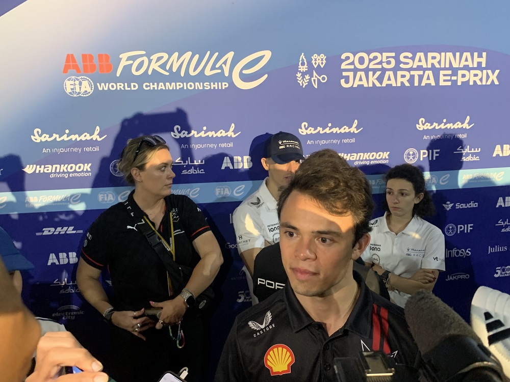 Punya Darah Merah Putih, Pembalap Formula E Nyck De Vries Tertarik Dukung Timnas Indonesia