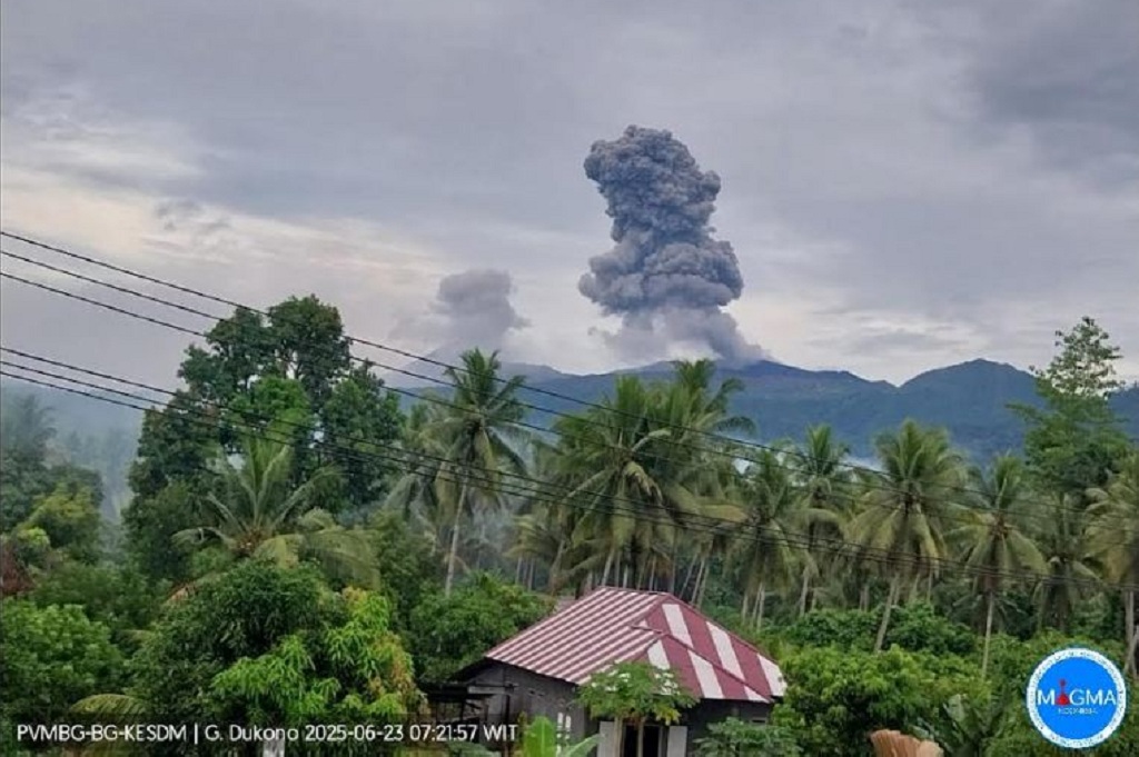 Gunung Dukono Meletus Pagi Ini, Kolom Abu Membubung Setinggi 1.600 Meter ke Langit