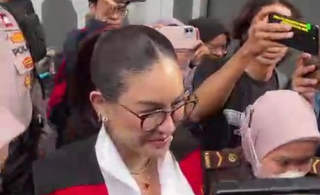 Nikita Mirzani Ngamuk usai Sidang Kasus Pemerasan terhadap Reza Gladys, Ini yang Diteriakkan