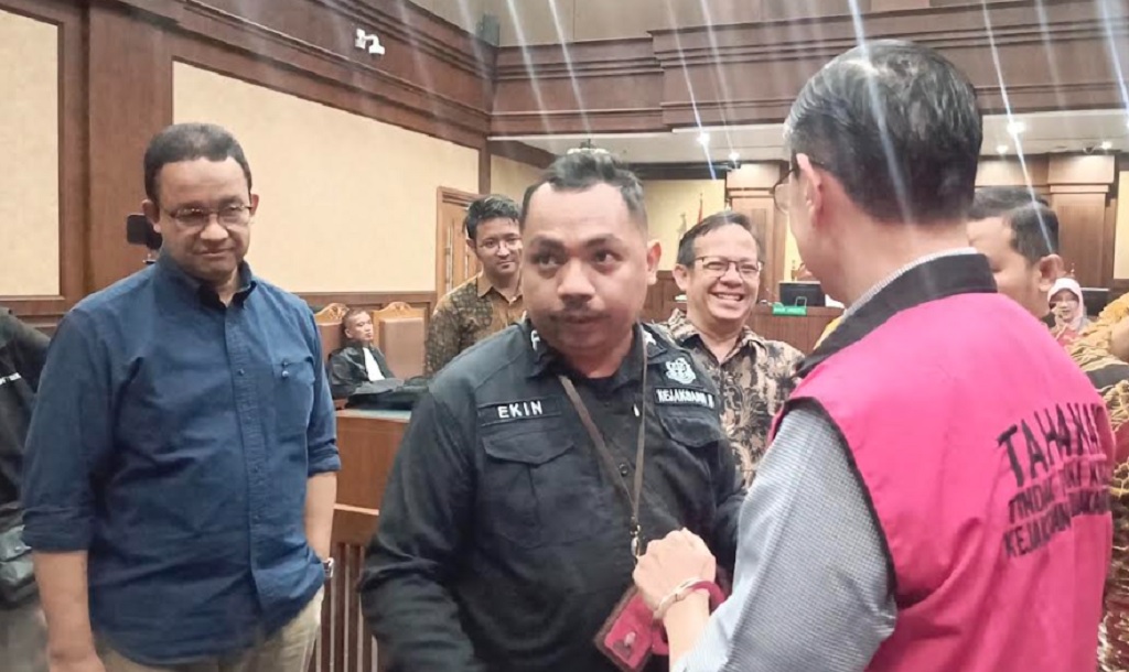 Begini Ekspresi Anies saat Lihat Tom Lembong Diborgol dan Pakai Rompi Tahanan