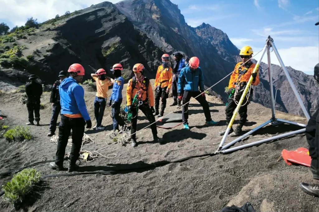 Proses Evakuasi Pendaki Brasil Juliana Baru sampai Punggung Gunung Rinjani