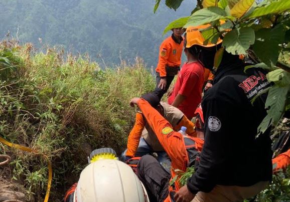 Evakuasi Pendaki Tewas Jatuh ke Jurang Gunung Muria Dramatis, Medan Curam jadi Kendala