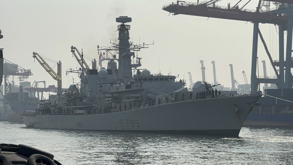 Melihat Kapal Perang HMS Richmond yang Berlabuh di Tanjung Priok, Punya Helikopter Antikapal Selam 