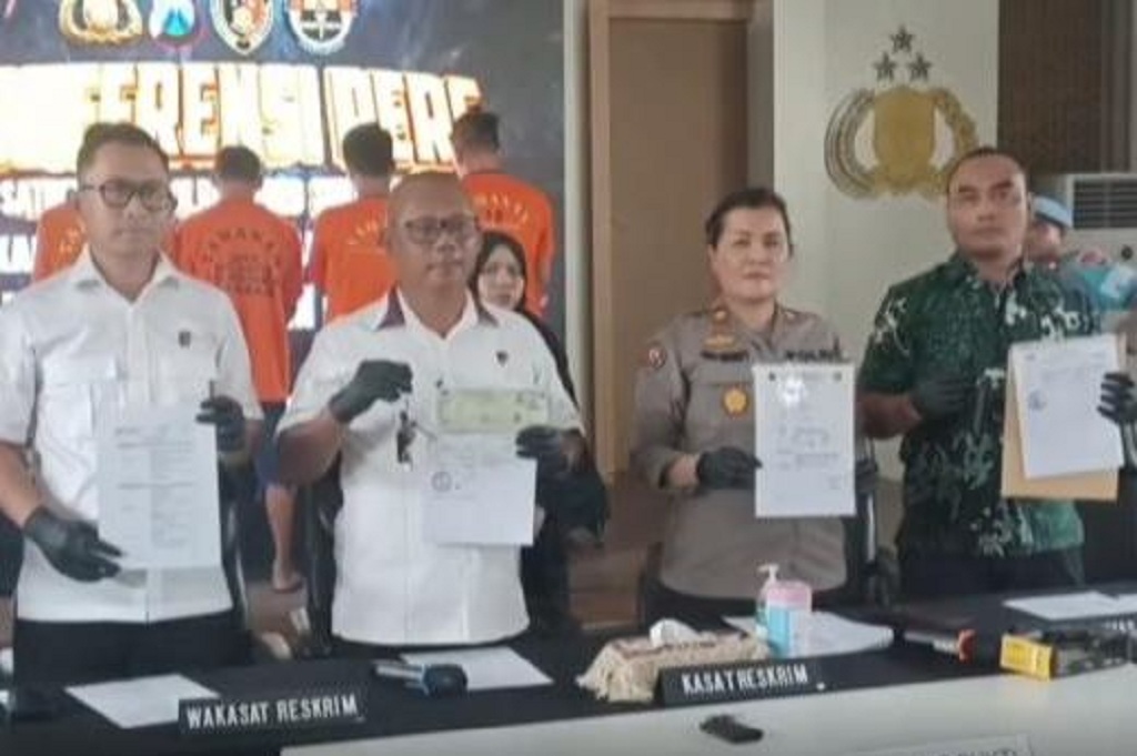 Polrestabes Surabaya Bongkar Mafia BBM Subsidi untuk Industri, 4 Orang Jadi Tersangka