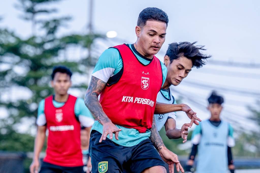 Gali Freitas Berambisi Bawa Persebaya Juara Liga 1 2025-2026, Adaptasi Cepat Jadi Kunci!
