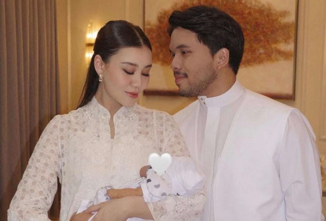Potret Aqiqah Anak Aaliyah dan Thariq Baby Arash, Kompak Pakai Outfit Serba Putih