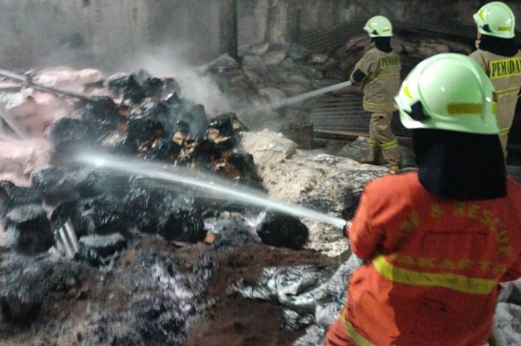 Kebakaran di Tambora Jakbar, Gudang Hangus Dilahap Api
