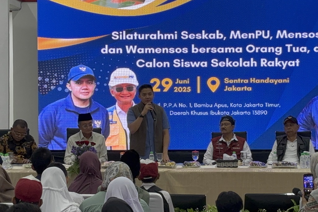 Seskab Teddy Beberkan Tujuan Sekolah Rakyat: Putus Rantai Kemiskinan