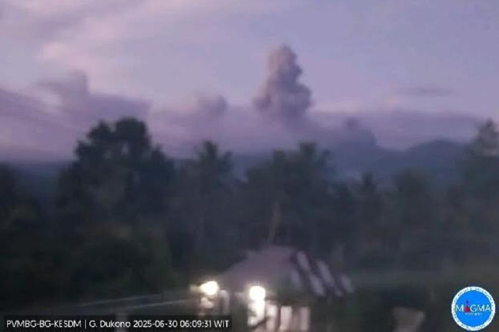 Gunung Dukono Meletus Hari Ini, Muntahkan Abu Setinggi 1.000 Meter ke Langit!