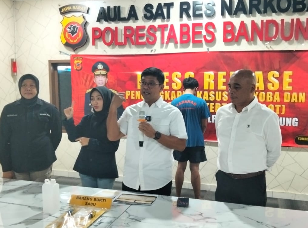 Dijual Mahal, Peredaran Sabu Blue Ice Palsu Campur Etanol di Bandung Dibongkar Polisi