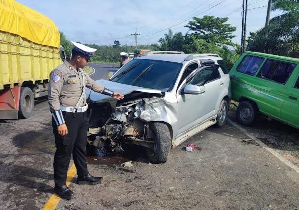 Kecelakaan Adu Banteng 2 Mobil di Mesuji Lampung, 1 Orang Tewas 3 Luka