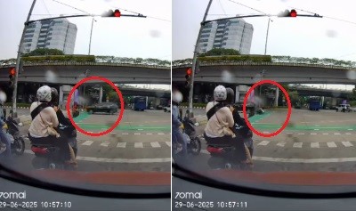 Pemotor Nekat Terobos Lampu Merah Berujung Tabrakan, Sudah Jatuh Harusnya Kena Denda