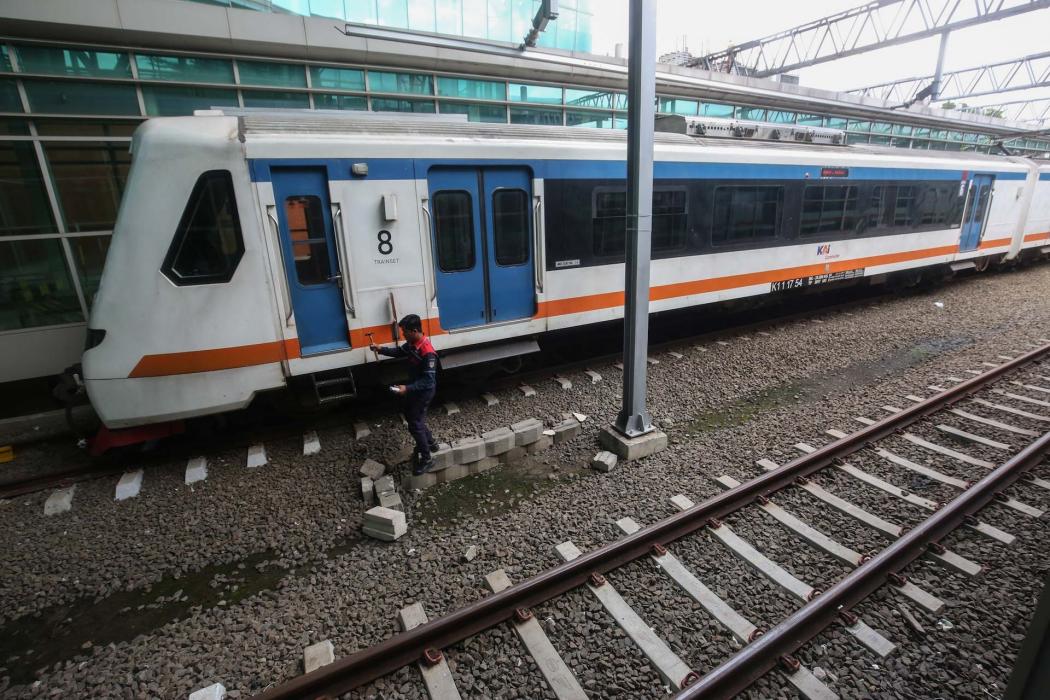 KRL Karet-Tanah Abang Sempat Terganggu, KAI: Imbas Kereta Bandara Tertabrak