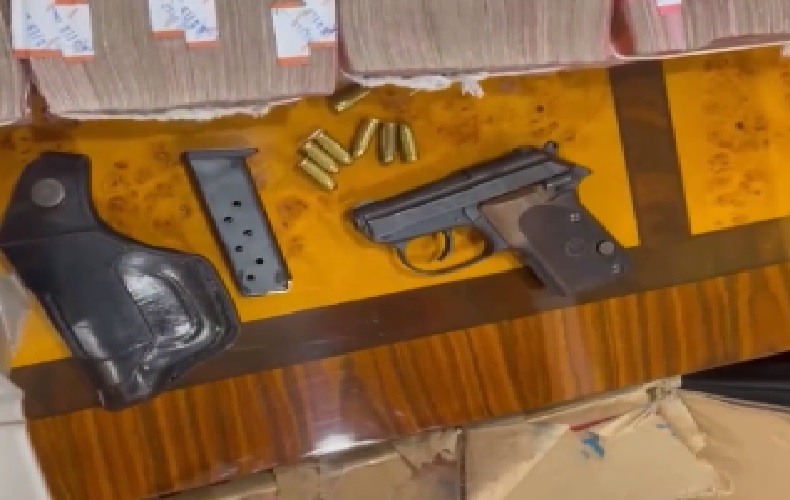 KPK Geledah Rumah Kadis PUPR Sumut, Sita Uang Rp2,8 Miliar hingga Senpi