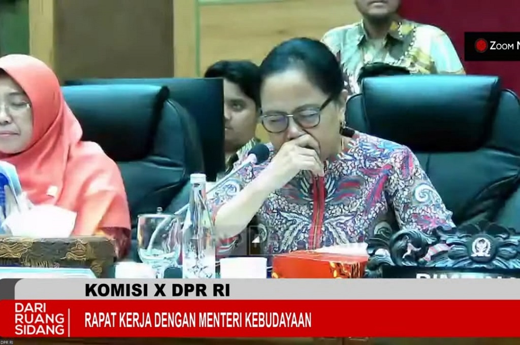 Anggota DPR Menangis Dengar Fadli Zon Sangkal Pemerkosaan Massal 1998