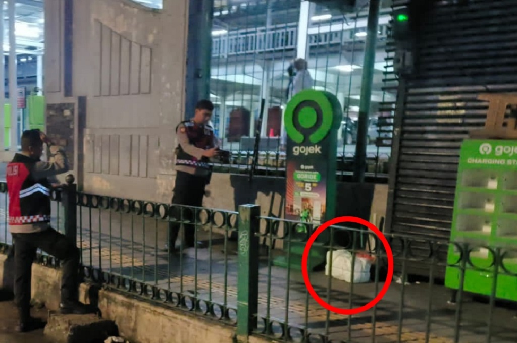 Bungkusan di Dekat Stasiun Bogor Gegerkan Warga, Polisi: Isinya Sayur dan Beras