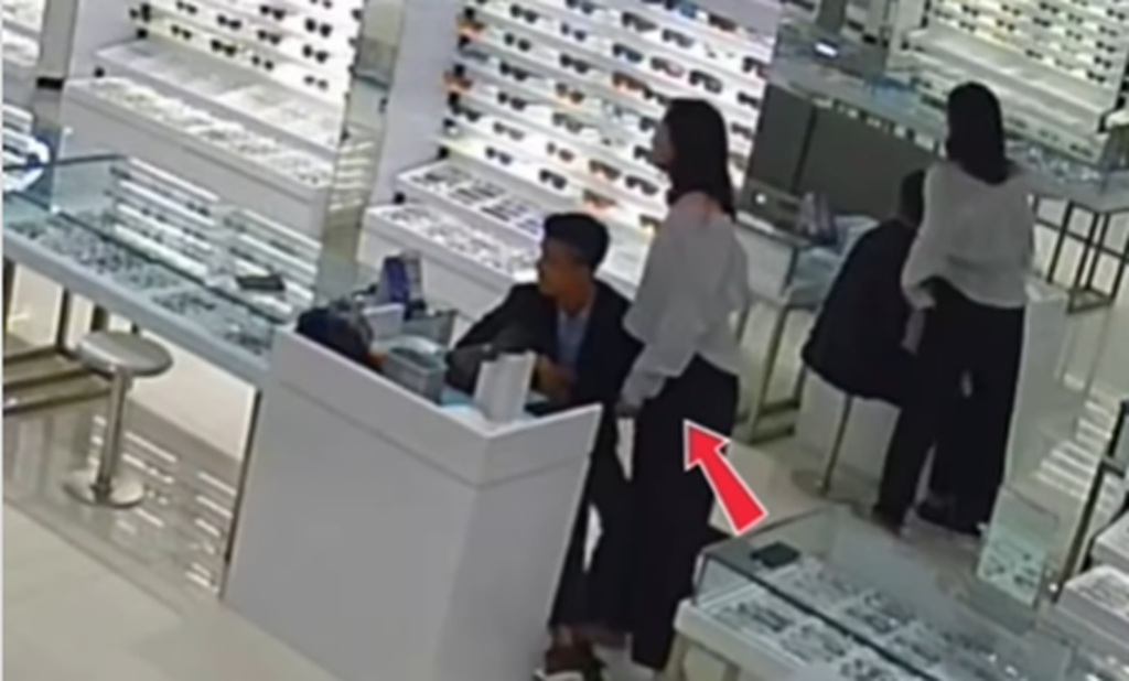 Viral Pasutri Berpenampilan Necis Terekam CCTV Curi Kacamata Jutaan Rupiah di Jaksel dan Bekasi