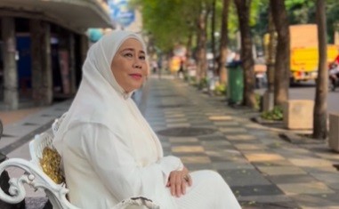 Alami Kebutaan, Dewi Yull Belajar Ikhlas dari 2 Anaknya yang Tuna Rungu sejak Kecil