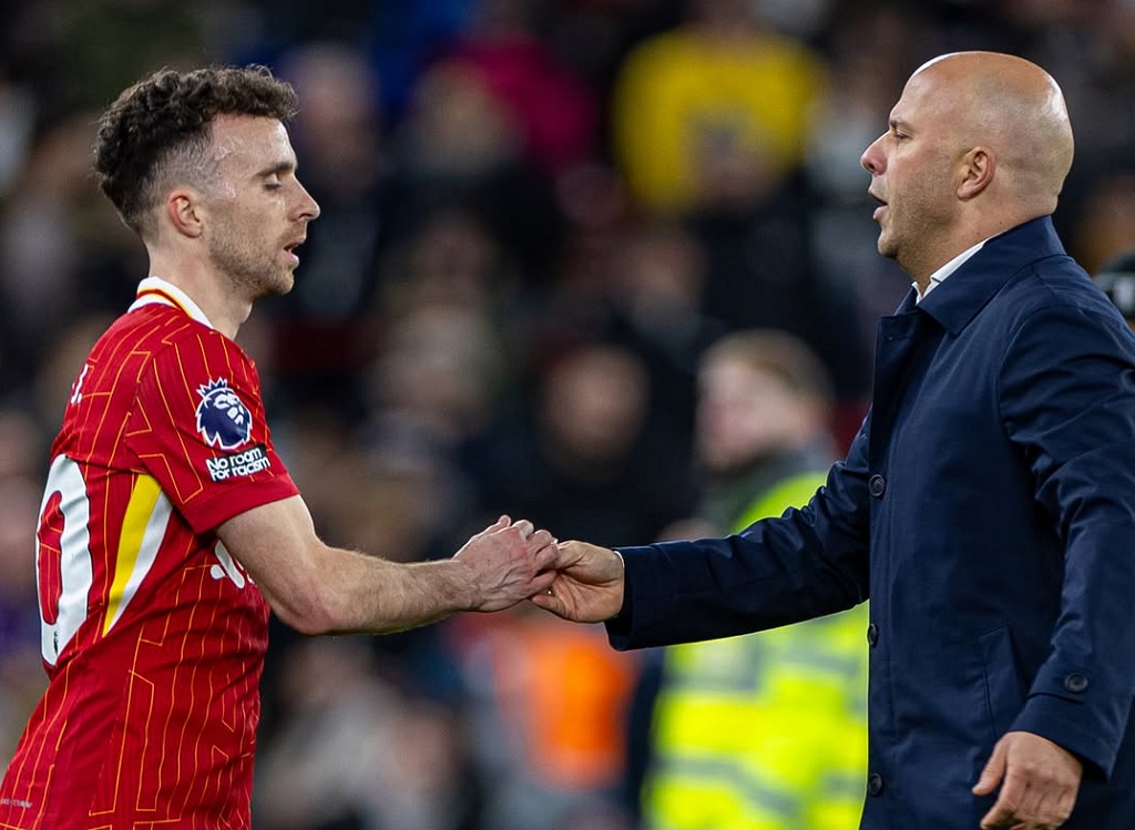 Arne Slot Menangis Kenang Diogo Jota: Bukan Hanya Pemain, Tapi Sosok yang Kami Cintai