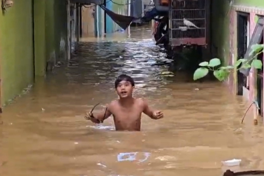 Banjir Terjang Kebon Pala Jaktim, Ketinggian Air Capai 2 Meter Lebih