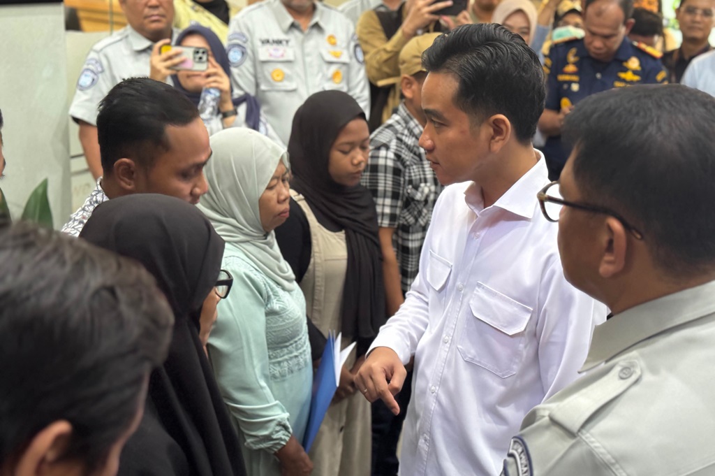 Gibran Temui Keluarga Korban Kecelakaan KMP Tunu, Beri Dukungan Moral