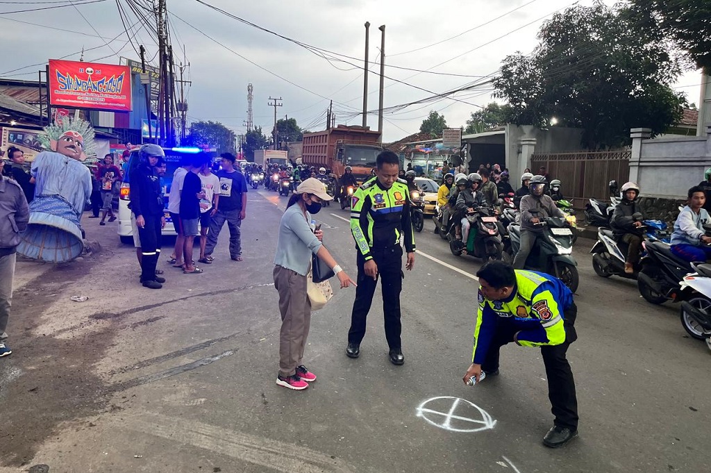 Kecelakaan di Cileungsi Bogor, Angkot Tabrak 3 Motor!