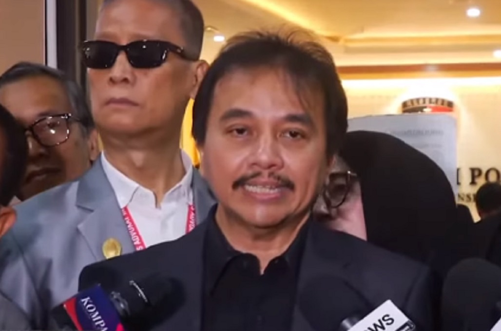 Roy Suryo Yakin Ijazah Jokowi 99,9 Persen Palsu, Ini Analisisnya