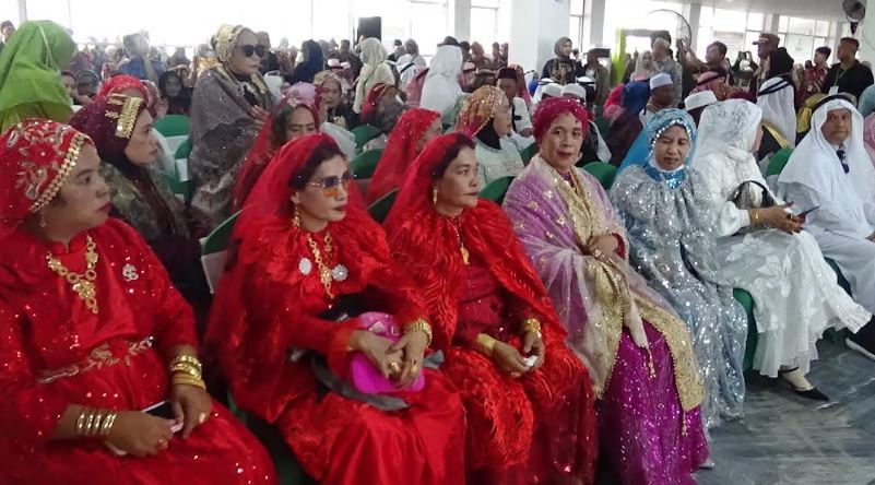 Penampakan Mewah Pakaian Jemaah Haji Kolaka Utara saat Pulang ke Indonesia