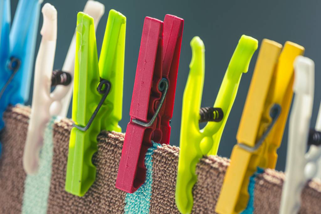 10 Cara Biar Baju Cepat Kering Indoor, Jangan Jemur Sembarangan!