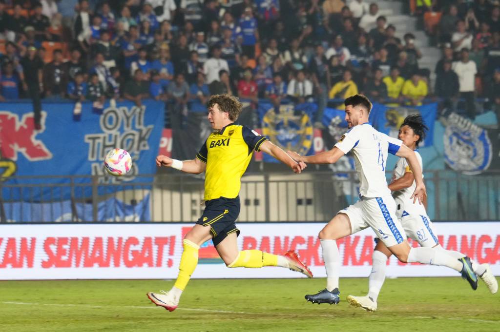 Cedera Usai Lawan Arema FC, Ole Romeny Gunakan Alat Bantu Kaki