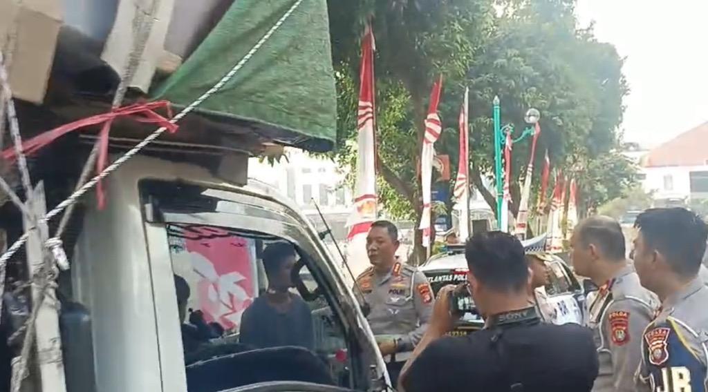 Terungkap! Pick Up Overload yang Dikejar Polisi Angkut Motor Bodong
