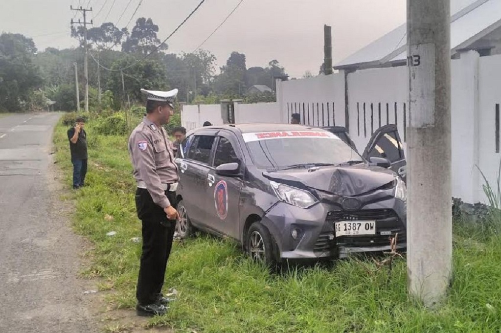 Kecelakaan Mobil Bawa Jenazah Tabrak Tiang Listrik di Musi Rawas, 3 Orang Luka-Luka