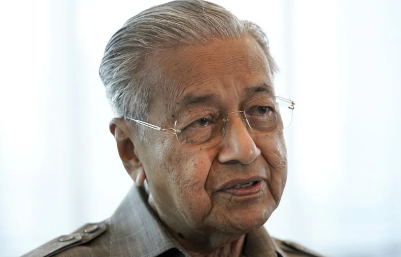 Mahathir Sempat Bersepeda Sebelum Dilarikan ke RS Institut Jantung Nasional
