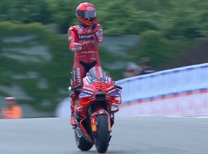 Riau Mendunia! Marc Marquez Rayakan Kemenangan MotoGP Jerman 2025 dengan Tarian Pacu Jalur