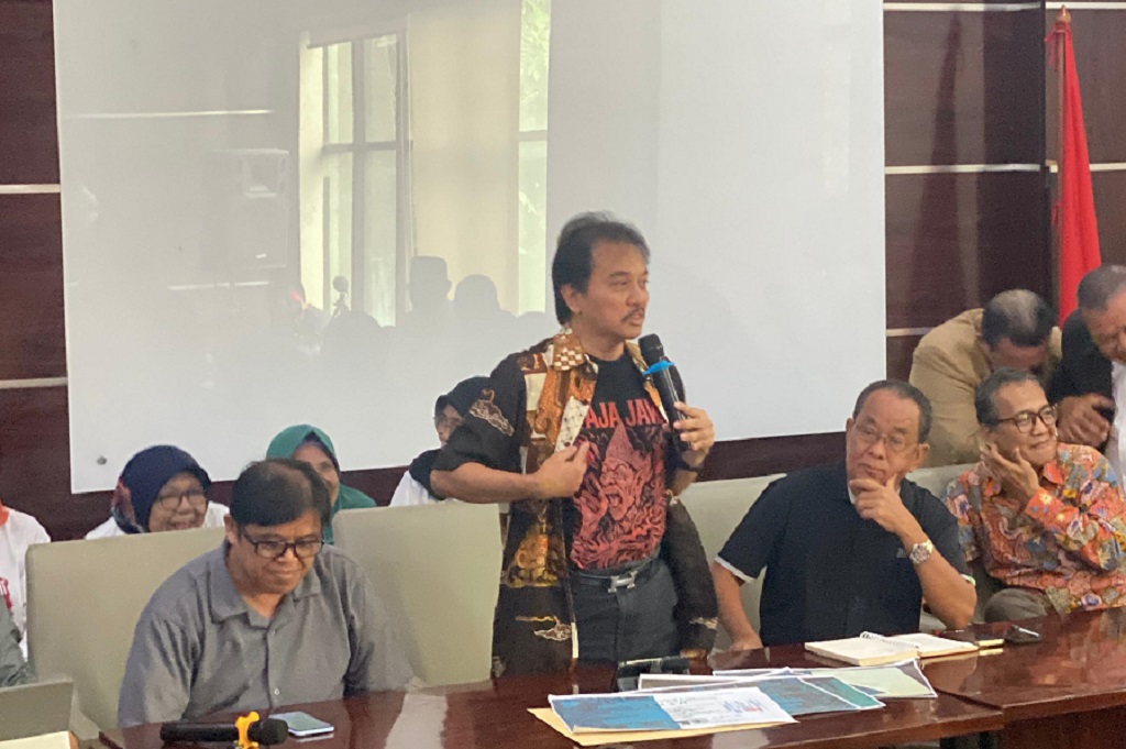 Roy Suryo Singgung Jokowi Bawa Map Ditekuk ke Polda Metro: Tak Mungkin Itu Ijazah Asli