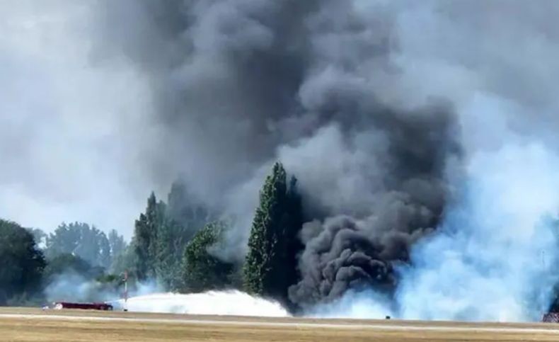 Pesawat Jatuh di Bandara London Beechcraft B200, Diduga Bawa Pasien