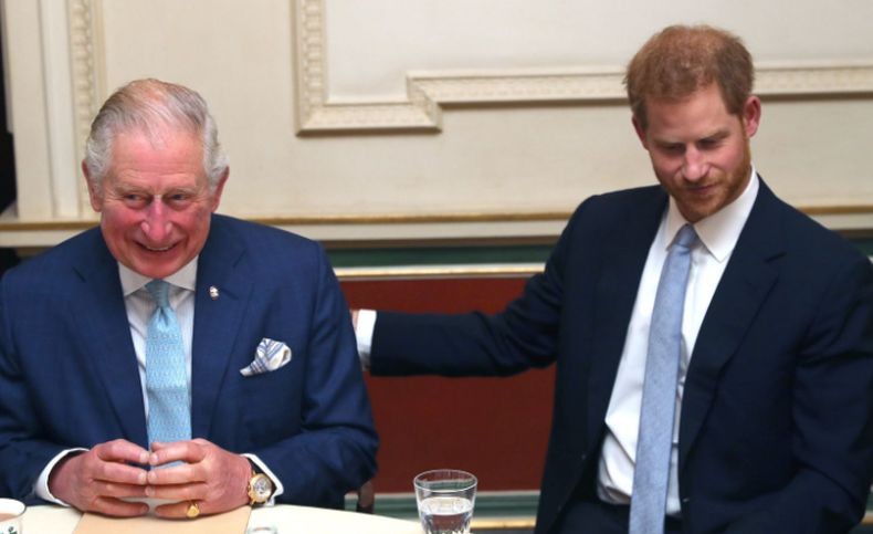 Diam-Diam Raja Charles Kirim Utusan Bertemu Pangeran Harry, Berdamai?