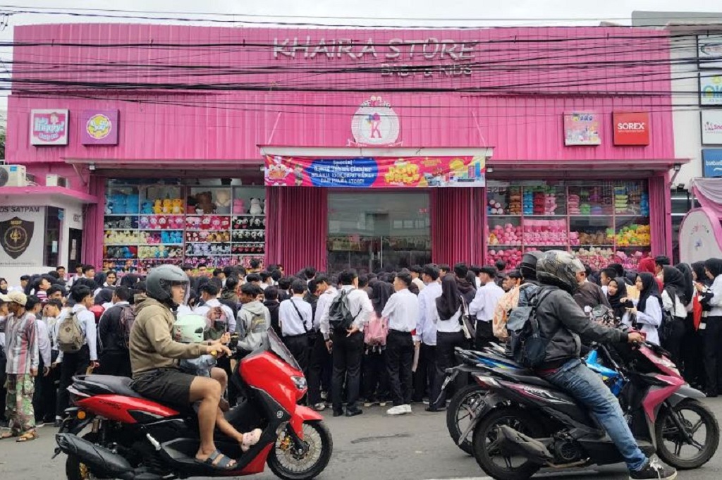 1.000 Lebih Pelamar Berebut 50 Posisi Kerja Toko di Cianjur, Digaji Rp1,8 Juta selama Pelatihan