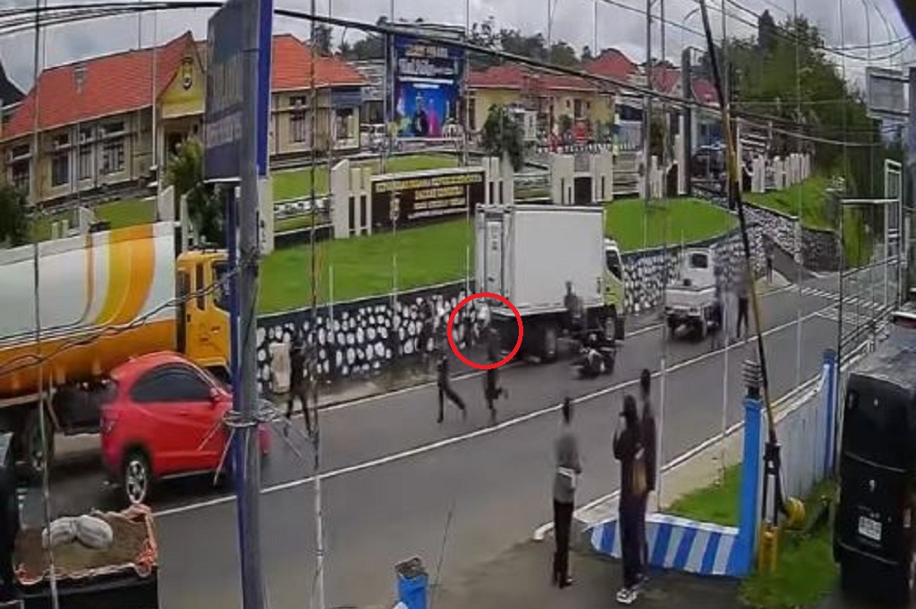 Viral Pemotor Bersenjata Tajam Serang Polisi saat Operasi Patuh di Bengkulu Tengah