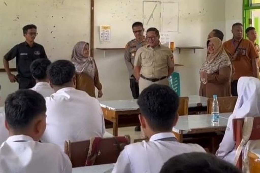 Wali Kota Bukittinggi Ramlan Nurmatias Wajibkan Sekolah Dicat Putih, Ini Alasannya