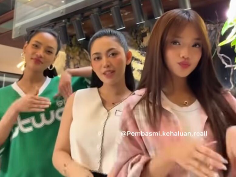 Viral Erika Carlina Pamer Perut Hamil, Ini Fotonya!