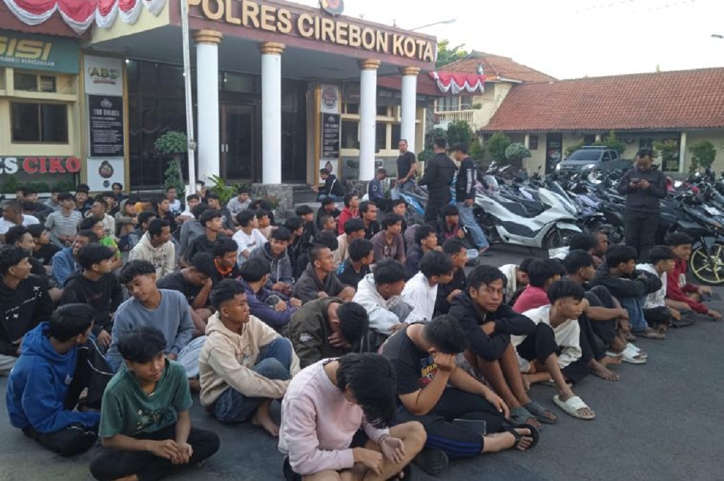 Polisi Bubarkan Balap Liar di Pantura Cirebon, 97 Remaja dan 57 Motor Diamankan