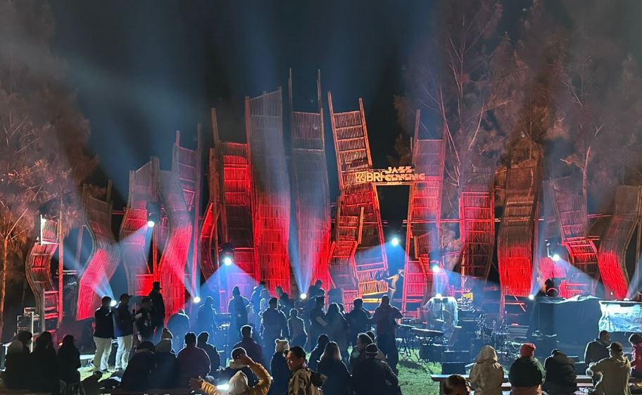 Jazz Gunung Bromo 2025, Denting Cinta RAN Usir Dinginya Kabut Malam