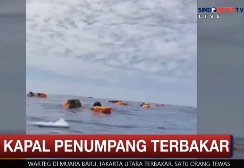 Begini Kepanikan Penumpang KM Barcelona 5 yang Terbakar di Pulau Talise