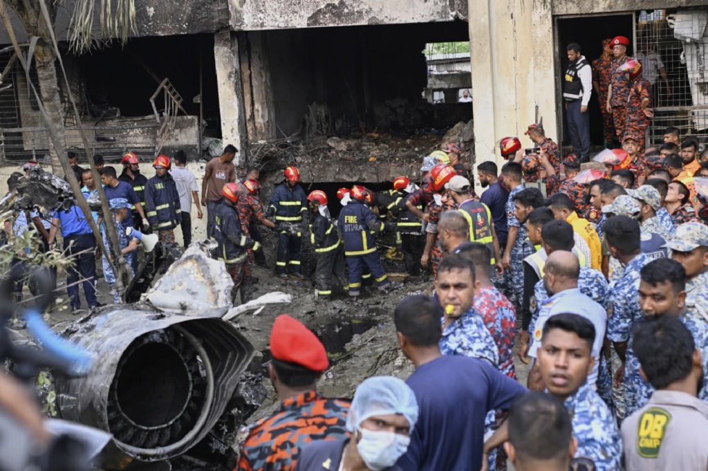 Jet Tempur AU Bangladesh Jatuh Timpa Kampus, 19 Orang Tewas