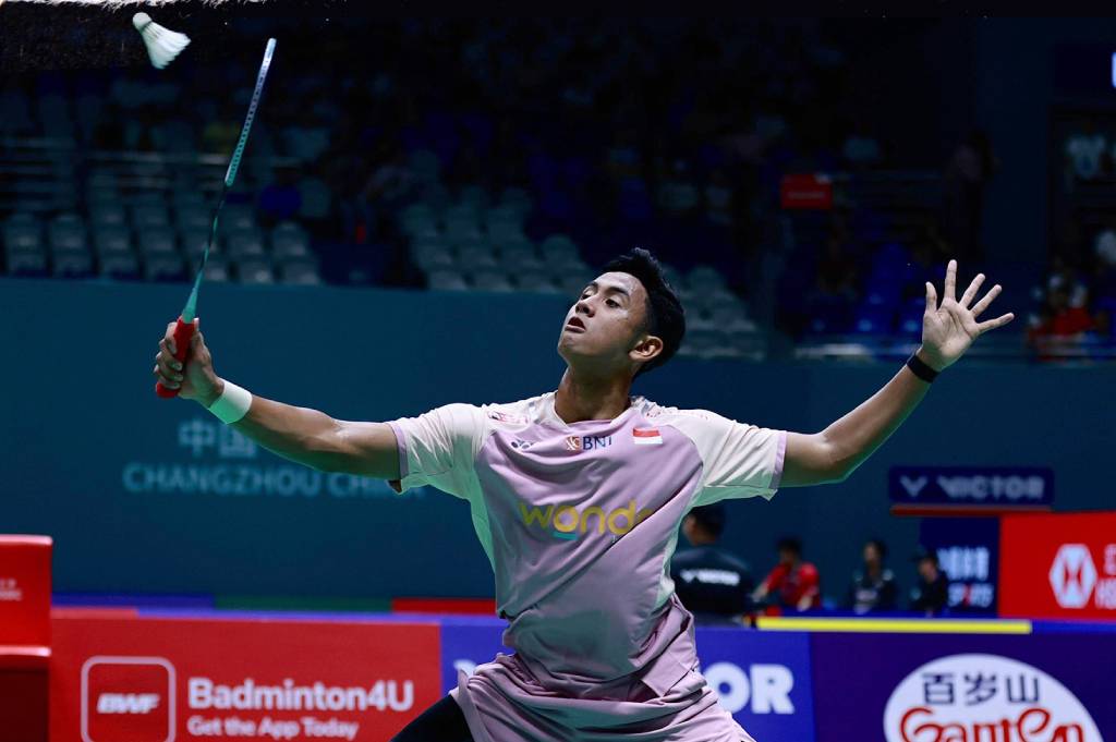 Alwi Farhan Nyaris Taklukkan Juara Dunia, Tersingkir Dramatis di China Open 2025