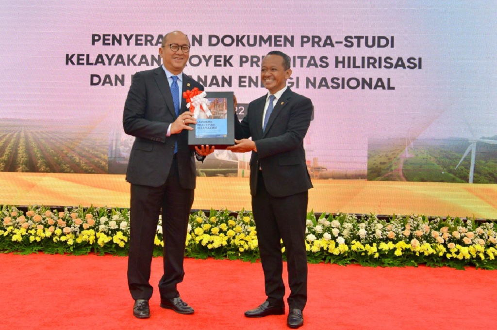 Bahlil Serahkan Dokumen 18 Proyek Hilirisasi ke Danantara, Nilai Investasi Rp618 Triliun
